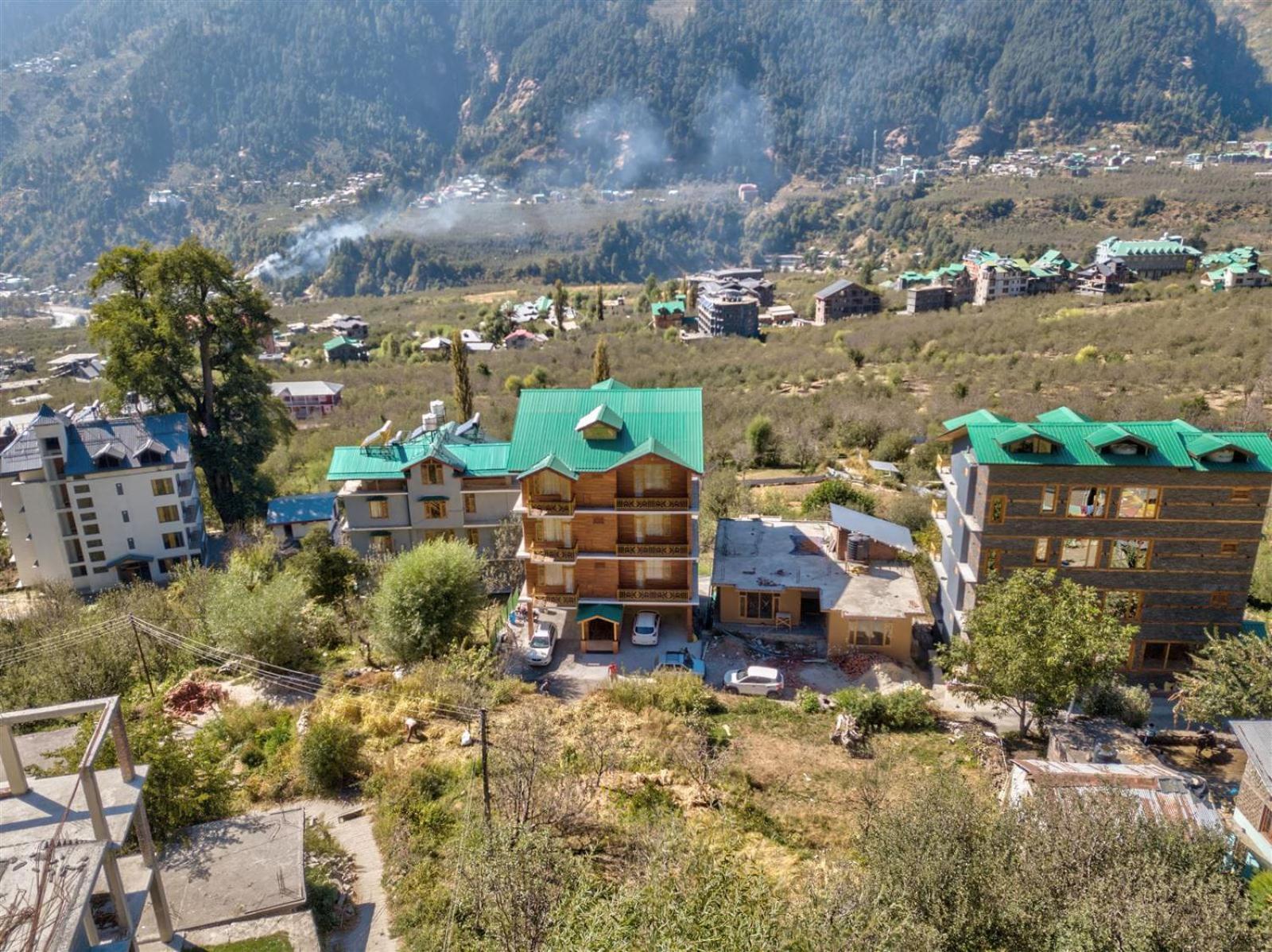 Готель Golden Peak Manali Екстер'єр фото