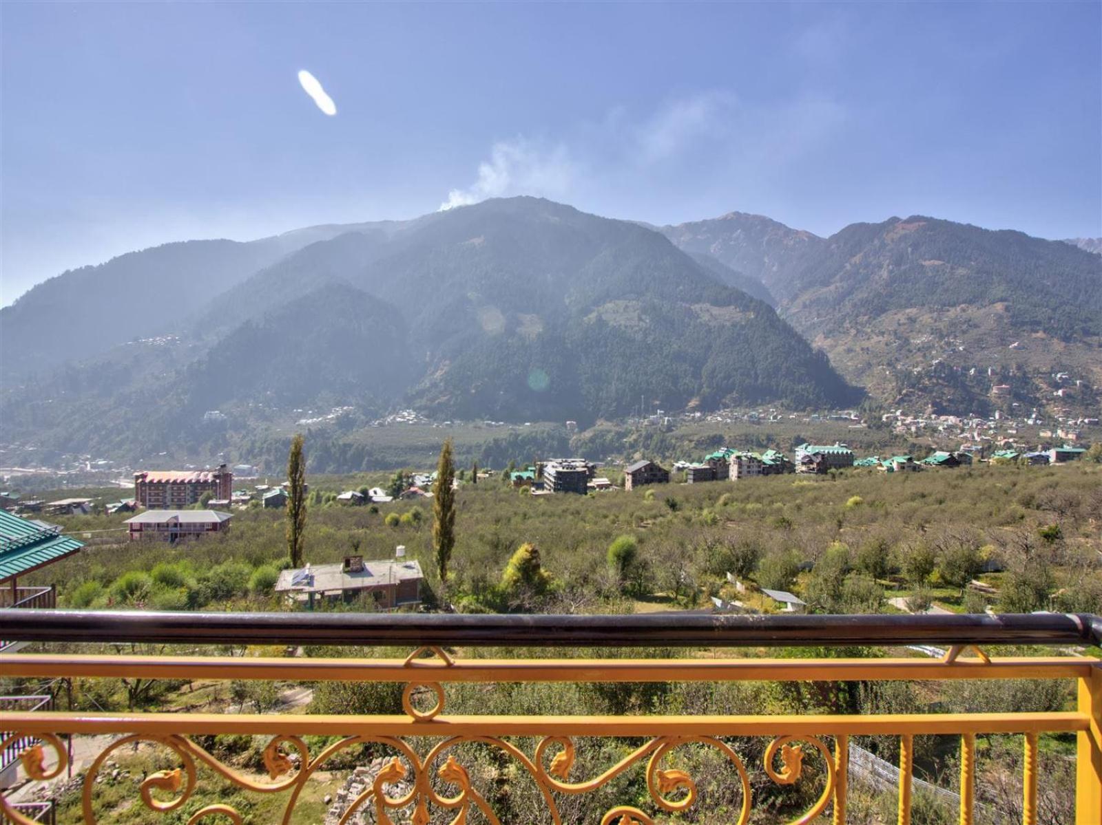 Готель Golden Peak Manali Екстер'єр фото